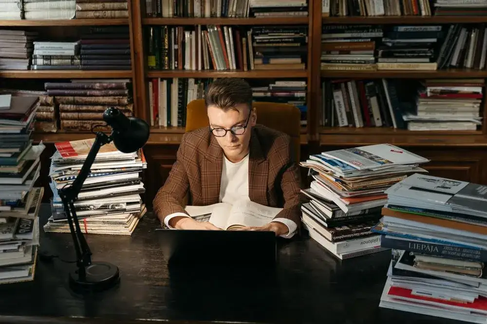 Jak cytować strony internetowe w pracy magisterskiej bez błędów?