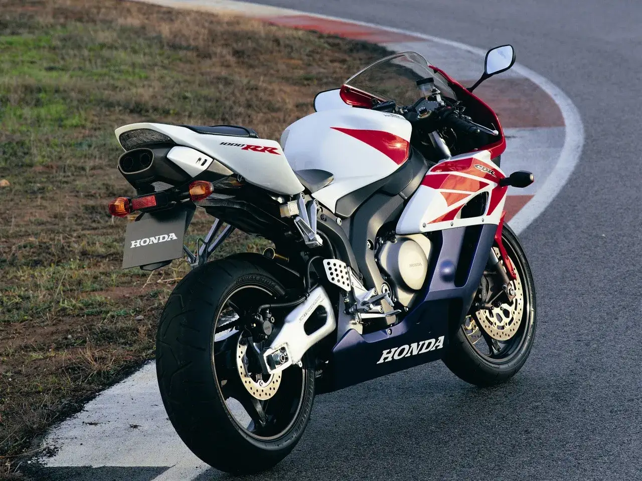 Honda CBR 1000RR ile do setki - Zaskakujące osiągi i porównania