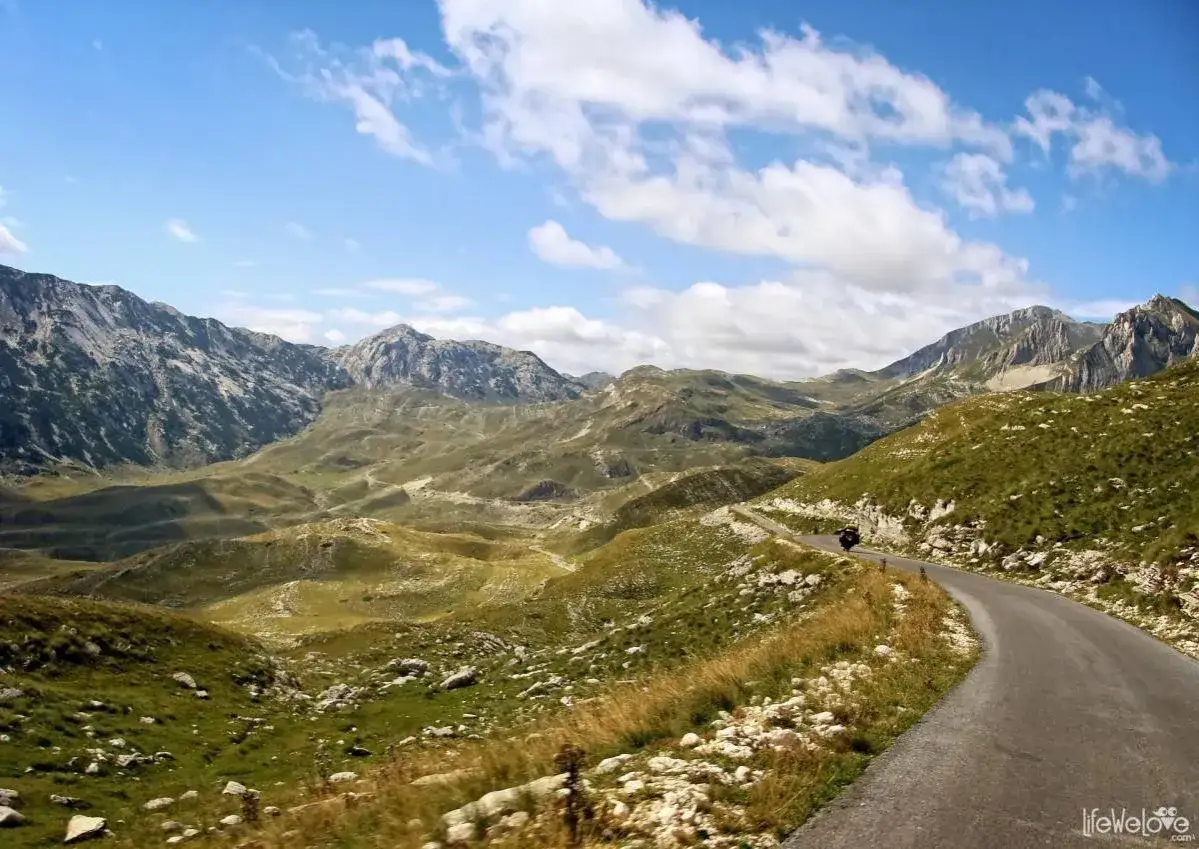 Trasy motocyklowe Europa: Planuj przygodę życia na 2 kołach!