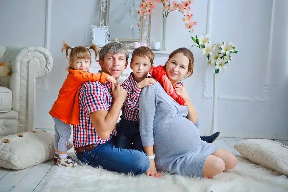 Ile rodzinnego na dzieci? Kwoty, warunki i dodatki Sprawdź!