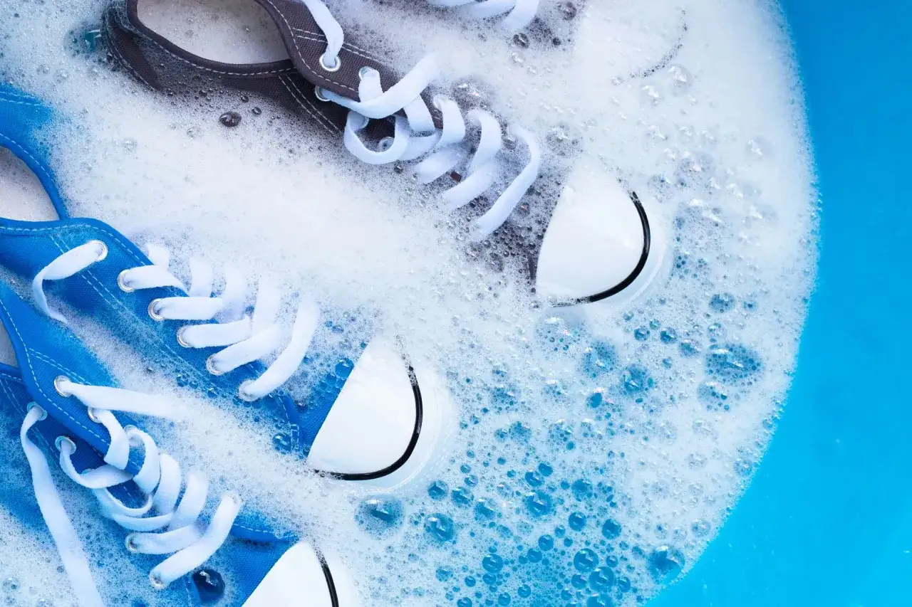 Za duże buty - Jak uratować luźną parę? Poznaj skuteczne sposoby