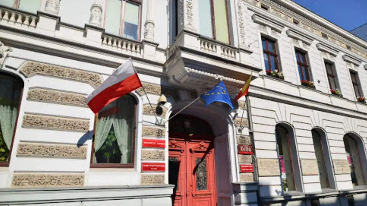 Paszport w Łodzi: Gdzie, jak, ile? Poradnik bez kolejek!