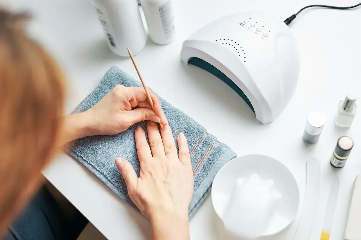 Dlaczego domowy manicure naprawdę zastępuje salon: przygotowanie i bezpieczeństwo