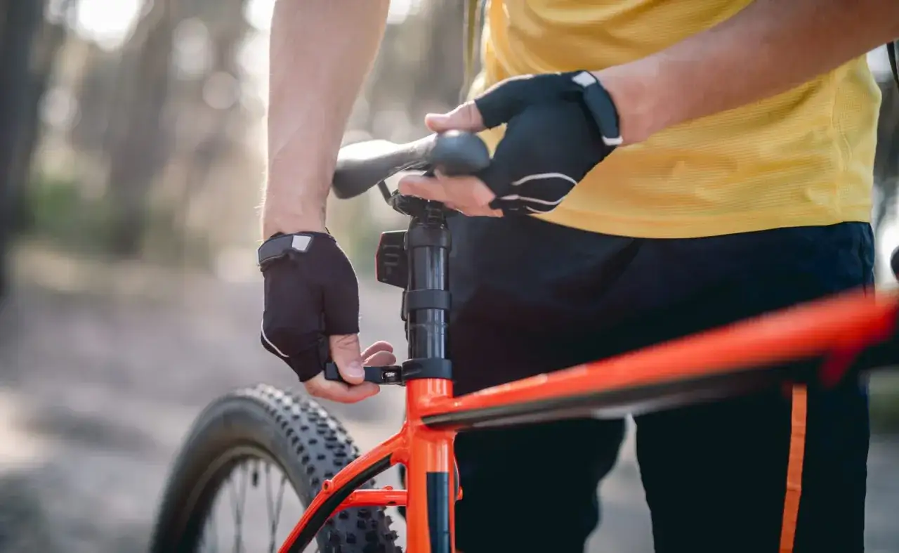 Jak wyregulować siodełko w rowerze, aby uniknąć bólu i dyskomfortu