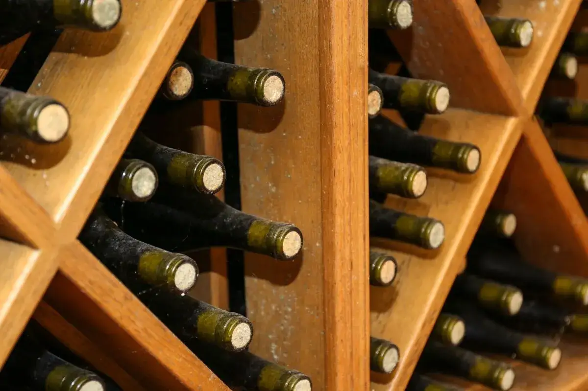 Jak zrobić regał na wino - proste kroki i najlepsze materiały
