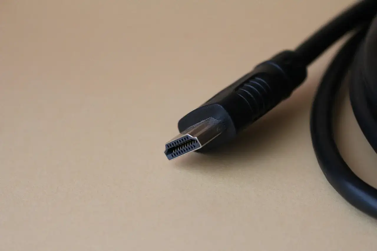Kabel HDMI. Zastanawiasz się, czy można podłączyć monitor do monitora? Ten kabel to klucz do rozwiązania!