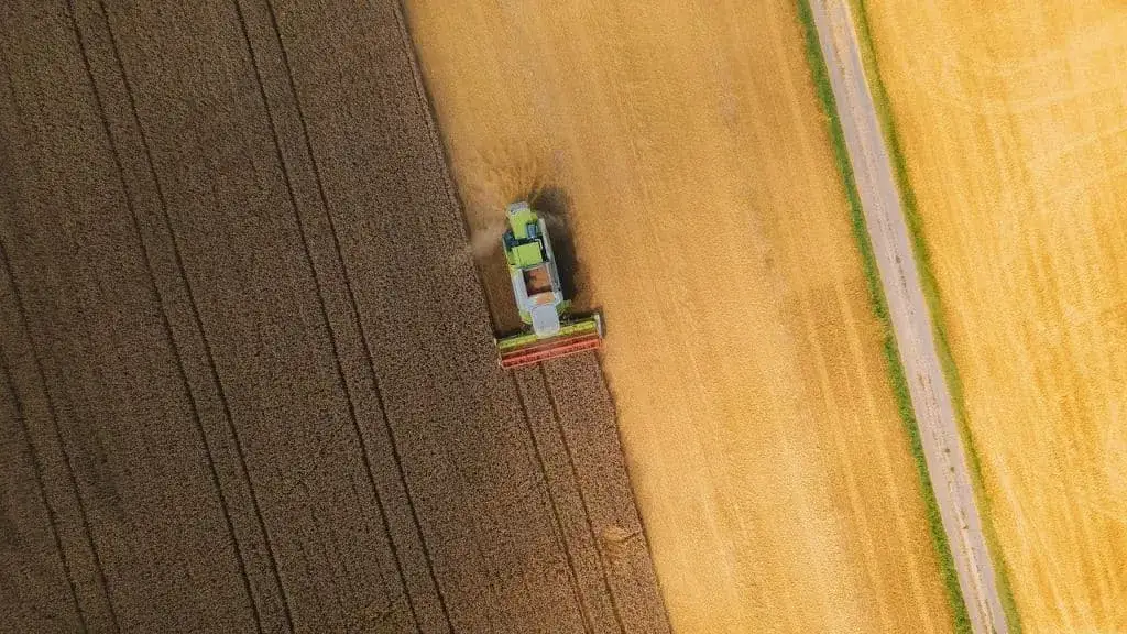 Jak uzyskać zgodę KOWR na sprzedaż ziemi? Uniknij błędów!
