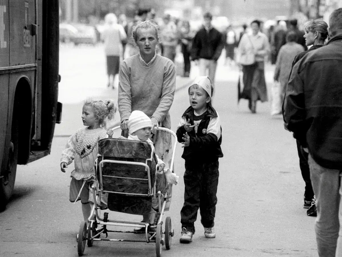 Wózki dziecięce lat 90.: Nostalgiczna podróż po polskich ulicach