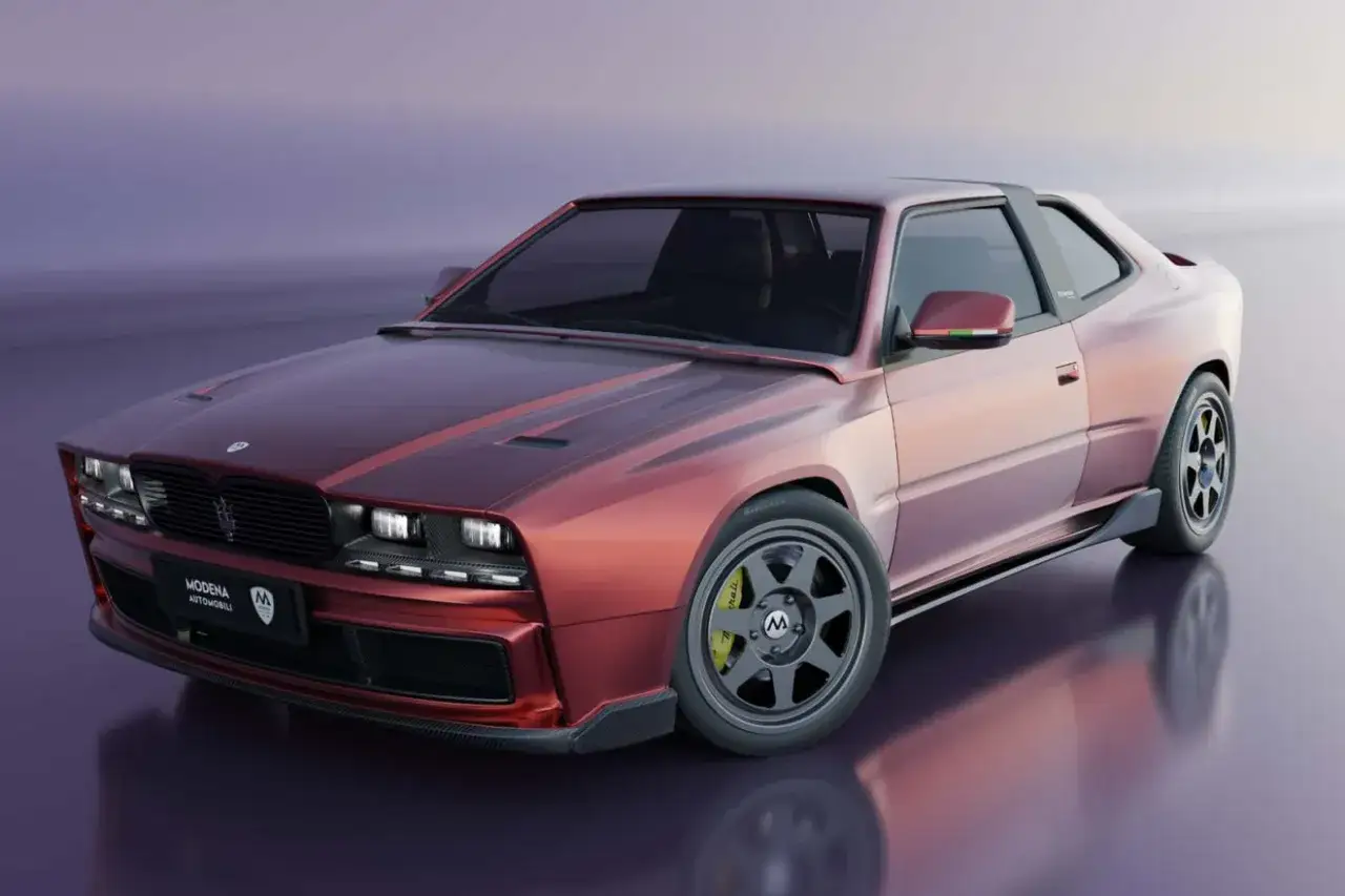 Czerwony Maserati Shamal z lat 90. z nowoczesnym akcentem, prezentujący się na tle fioletowego gradientu.