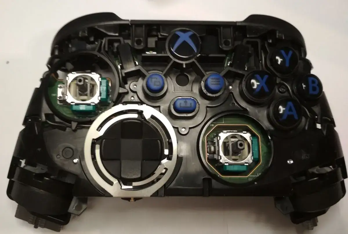 Jak zresetować pada Xbox One? Rozwiąż problemy z kontrolerem!