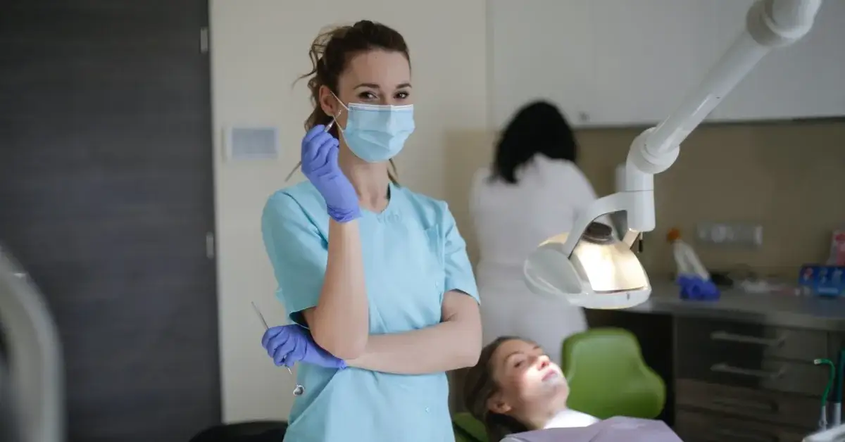 Czy z afta można iść do dentysty? Sprawdź, co musisz wiedzieć