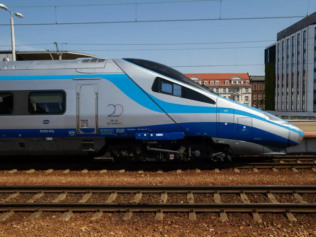 Pendolino PKP Intercity ED250-012g, gotowe do podróży z Poznania do Warszawy.