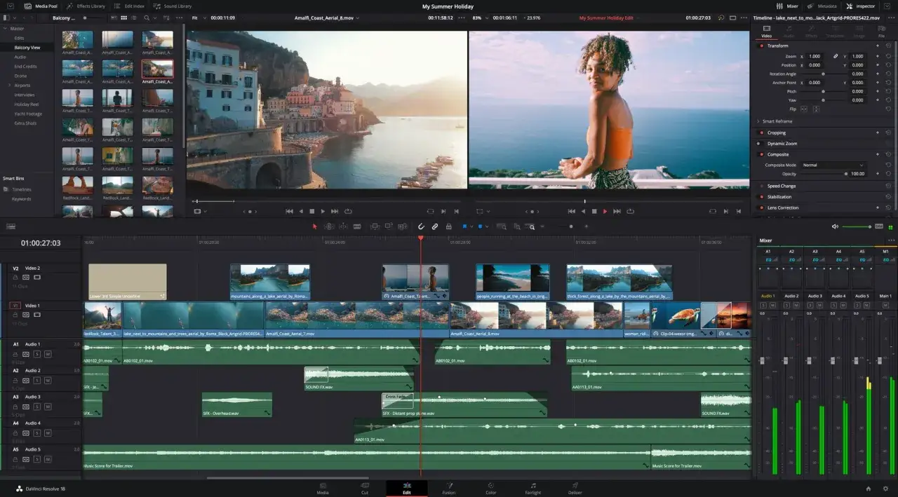 Darmowy program do montowania filmów, gdzie tworzysz wakacyjne wideo. Widok edycji z klipami wideo i ścieżkami audio.