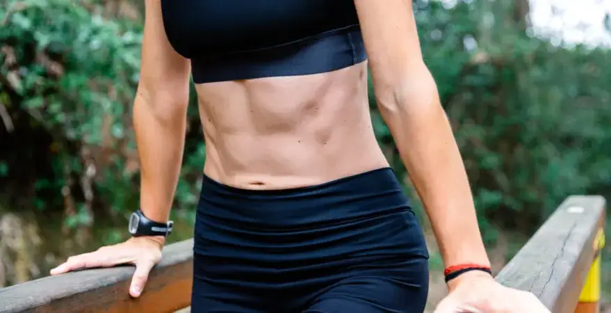 Jak wyrzeźbić brzuch u kobiet? Dieta i trening krok po kroku