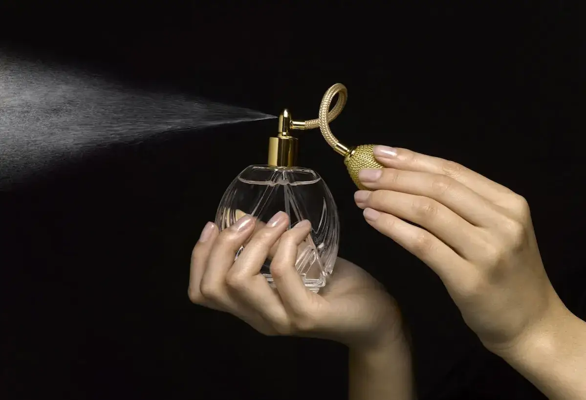 Perfumem czy perfumami? Rozwiej wątpliwości raz na zawsze!