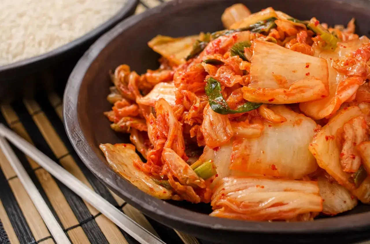 Kimchi: Co to jest? Smak, przepis, zdrowie i jak zacząć