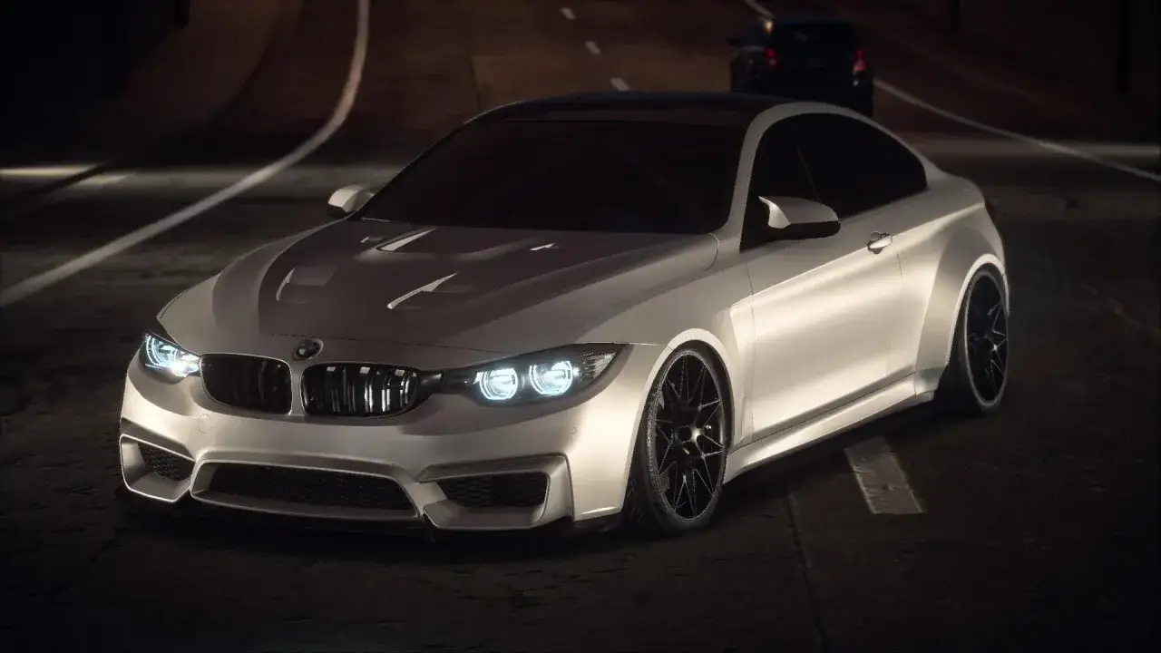 Białe BMW M4 na nocnej trasie, gotowe do wyścigu. To jest najlepszy Need for Speed!