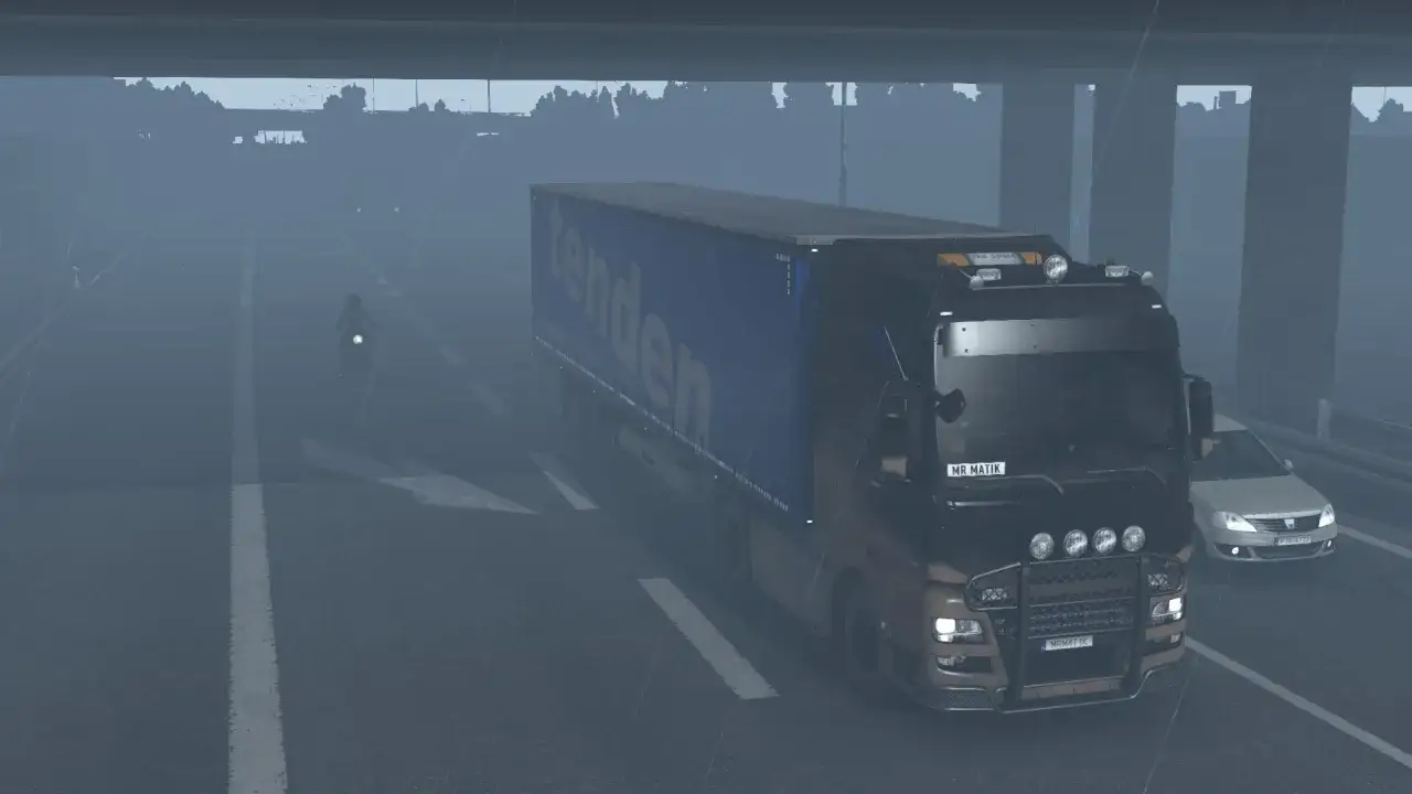 Ciężarówka z naczepą "lenden" na drodze w deszczu, obok samochód i motocyklista. Mody do ETS2 dodają realizmu.