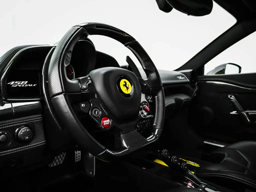 Ile kosztuje ubezpieczenie Ferrari? Zaskakujące ceny i czynniki wpływające na koszt