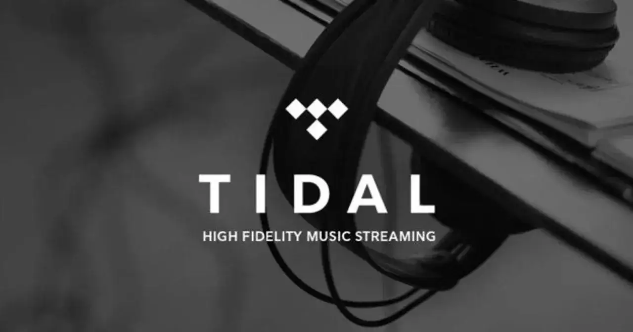 Logo TIDAL z napisem "HIGH FIDELITY MUSIC STREAMING" na tle słuchawek.