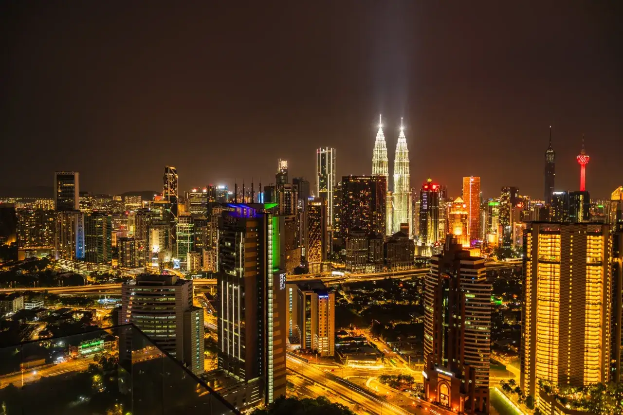 Kiedy najlepiej lecieć do Kuala Lumpur? Sprawdź nasz poradnik!