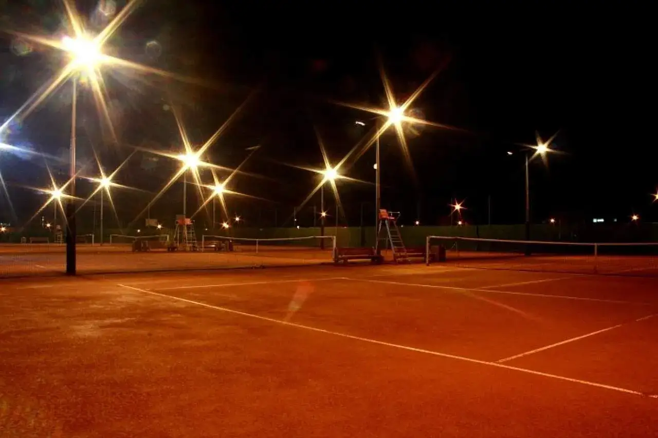 Czy tenis jest trudny? Odkryj wyzwania dla początkujących graczy