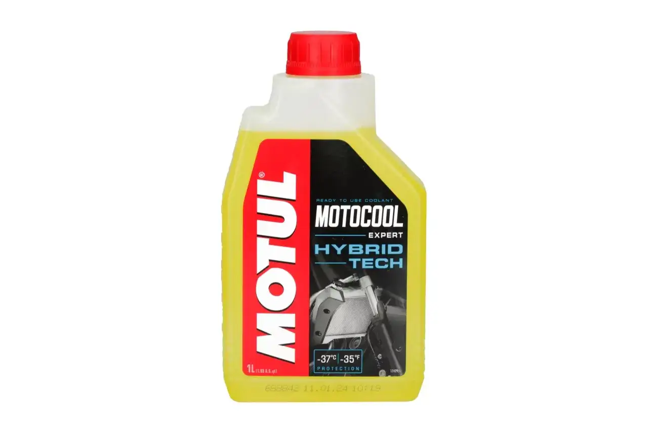 Olej motocyklowy do samochodu? Ekspert radzi: NIE!