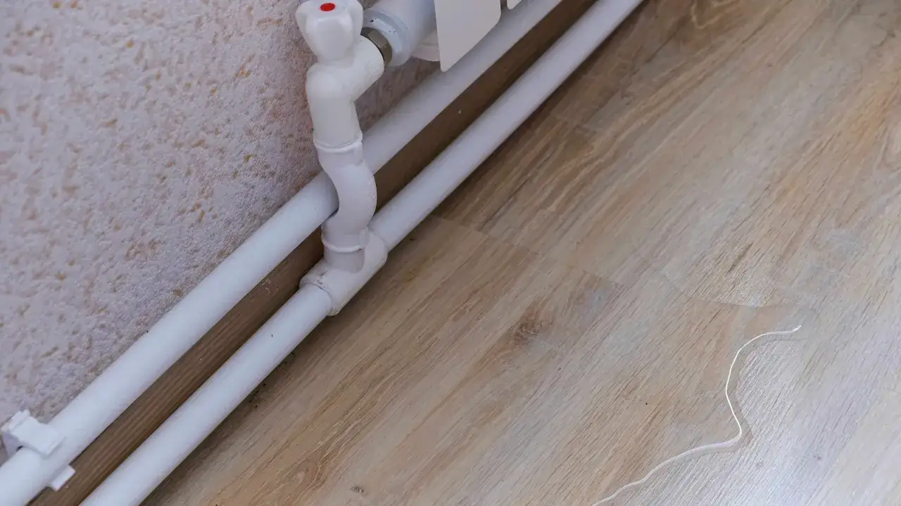 Rury CO szpecą wnętrze? 4 metody na ich ukrycie!