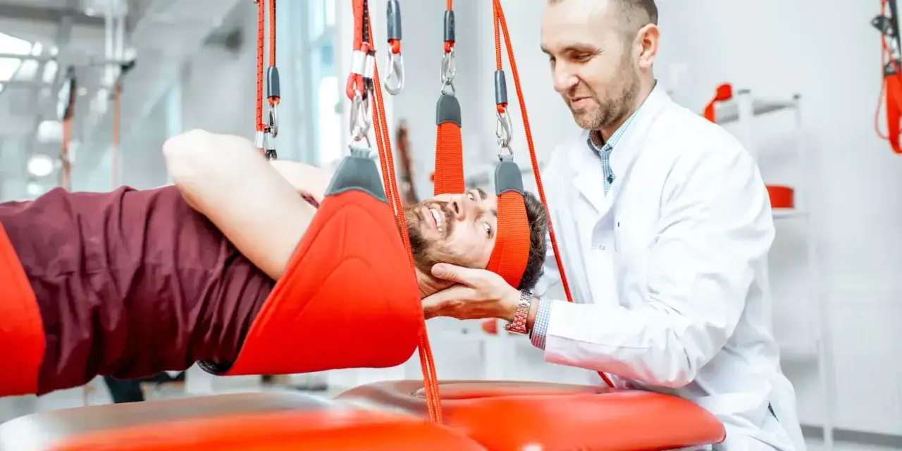 Ile trwa rehabilitacja kręgosłupa lędźwiowego? Kluczowe informacje i porady
