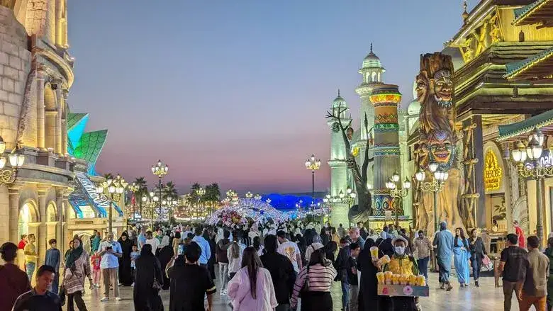 Czy Dubaj jest bezpieczny dla turystów? Poznaj fakty i zagrożenia 2025