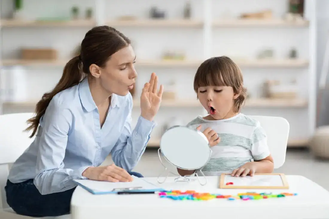 Kiedy dziecko mówi mama? Odkryj kluczowe etapy rozwoju mowy