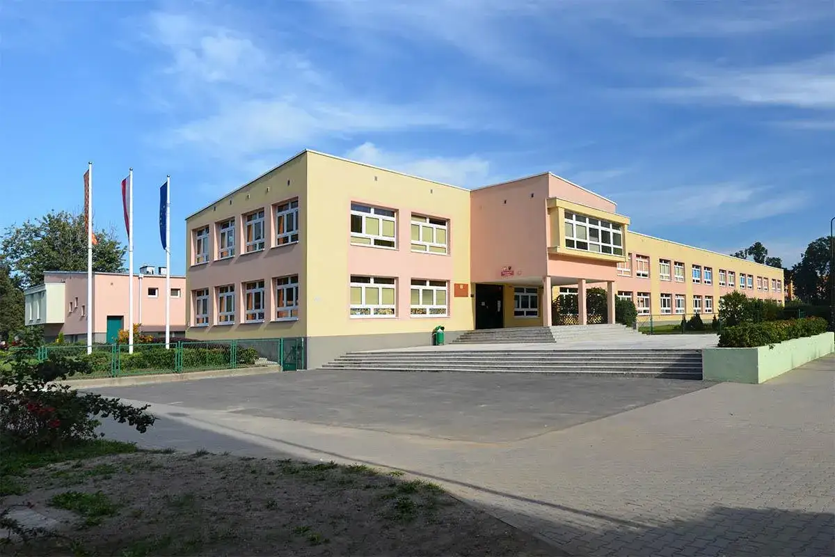 Kiedy powstały i zniknęły gimnazja w Polsce? Daty i fakty