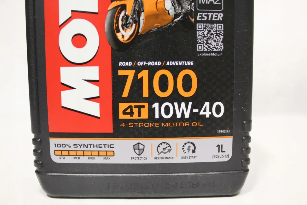 Motul 7100 10W40: Syntetyk z estrami. Czy to olej dla Ciebie?