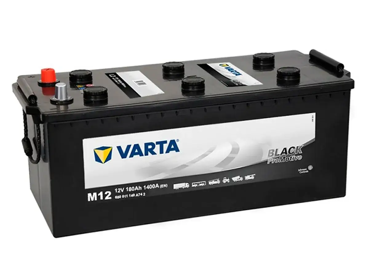 Czarny akumulator Varta M12 12V 180Ah z zaciskami i uchwytem. Idealny do ciężkich pojazdów, zapewniający niezawodną moc.
