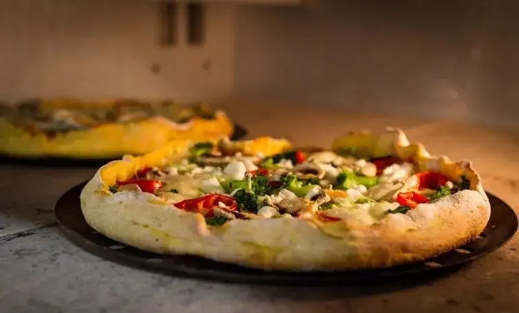 Ile kosztuje pizza w Niemczech? Przewodnik po cenach i triki na oszczędność