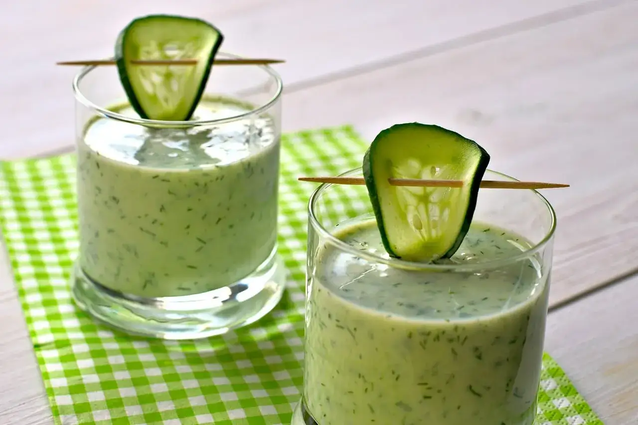 Soupe froide concombre: votre recette fraîcheur en 10 min