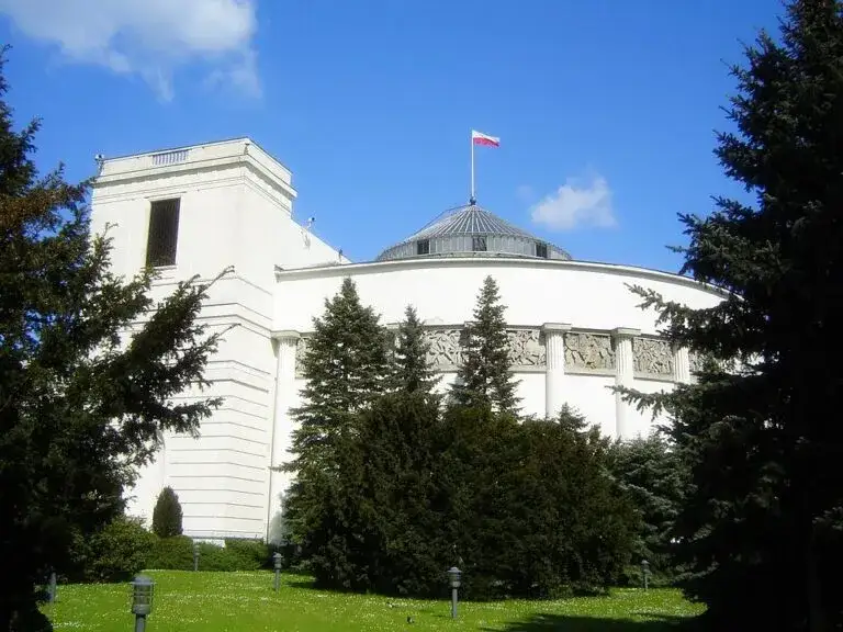 Kadencja Senatu ile trwa? Zaskakujące fakty o długości kadencji