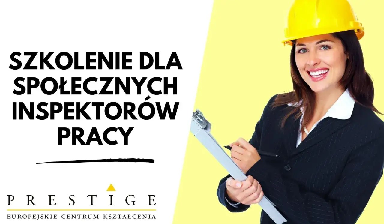 Uśmiechnięta kobieta w żółtym kasku i garniturze, trzymająca clipboard. Reklama szkolenia dla społecznych inspektorów pracy.