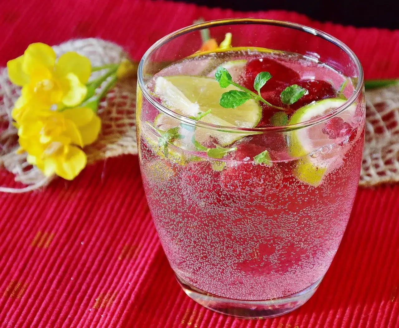 Orzeźwiające drinki z martini i prosecco na każdą okazję
