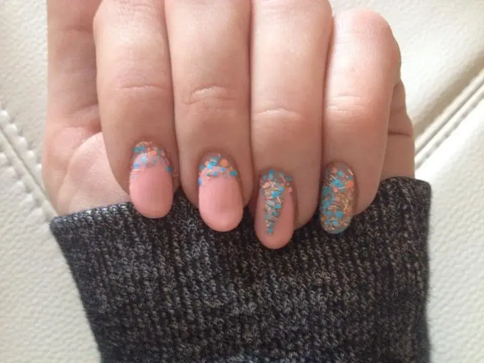 Odrosty na paznokciach? 15-minutowy ratunek i trwały manicure!