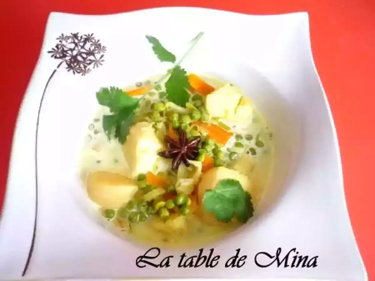 Délicieux nage de st jacques aux légumes verts et carottes, parfumé d'anis étoilé. Un plat léger et savoureux.