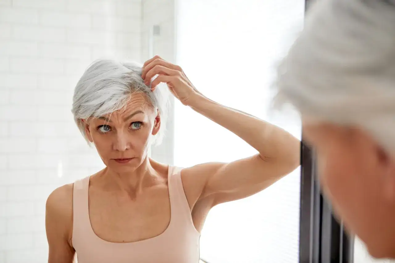 Weiße Haare färben: Meine Profi-Tipps für natürliches Haar
