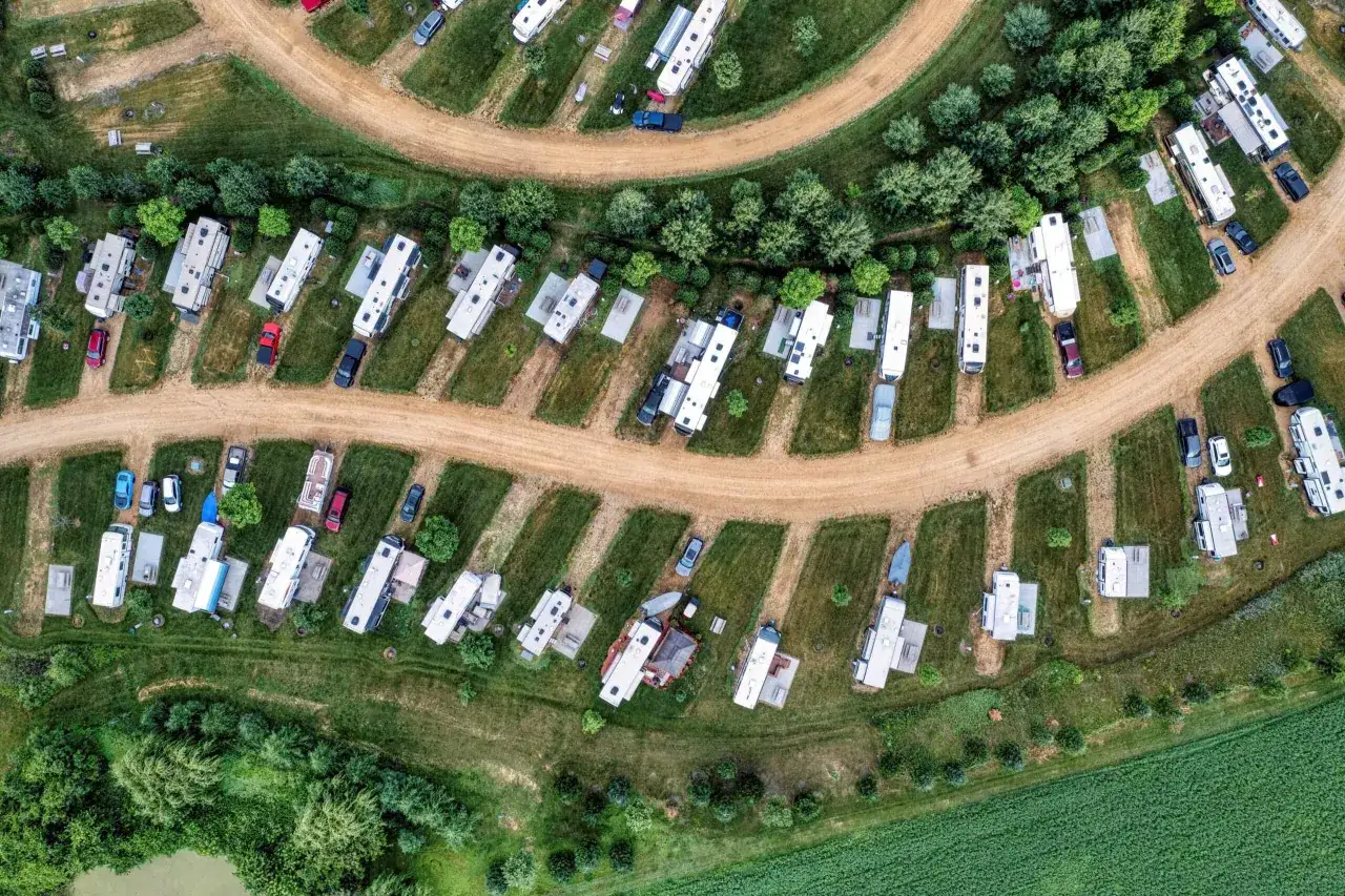 Czym jest parcela na kempingu i jak ją zarezerwować?