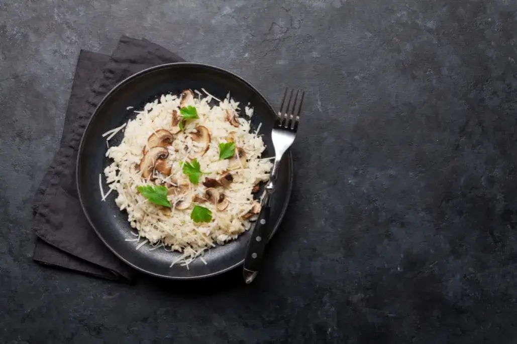 Ile bulionu do risotto? Kluczowe proporcje, które musisz znać