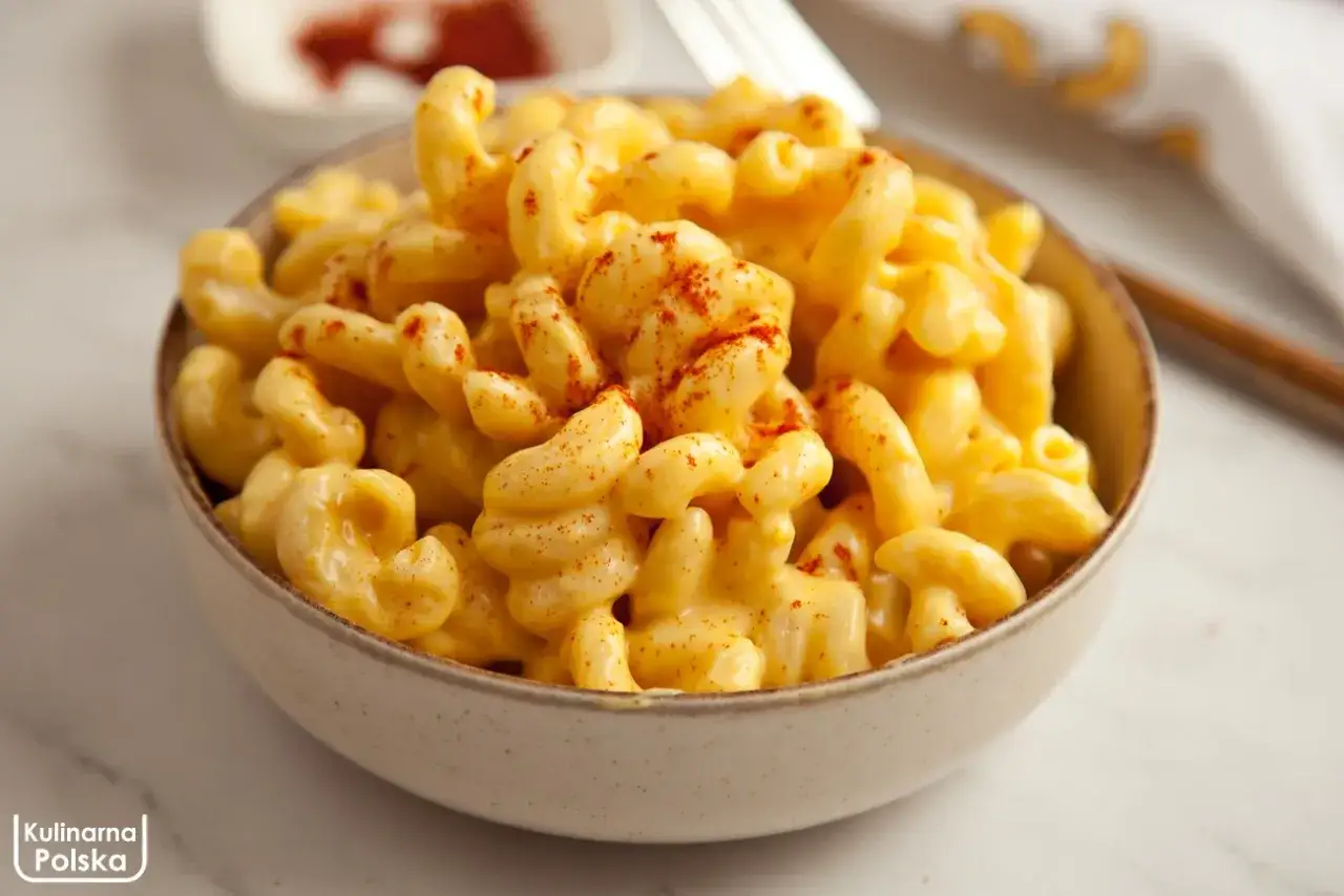 Mac and cheese: Jak zrobić aksamitny sos serowy bez wpadek?