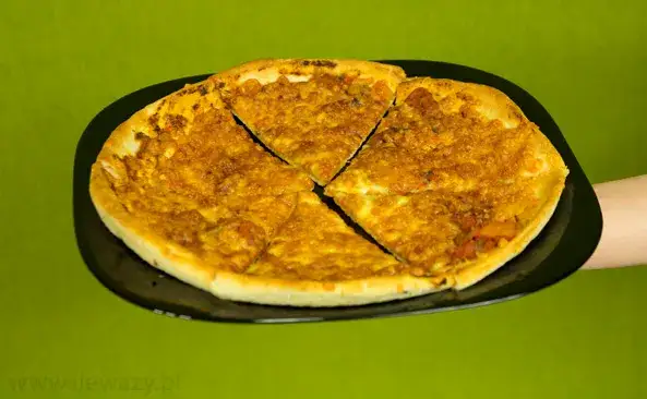 Pizza 40 cm: Ile kalorii? Porównanie i triki na "odchudzenie".