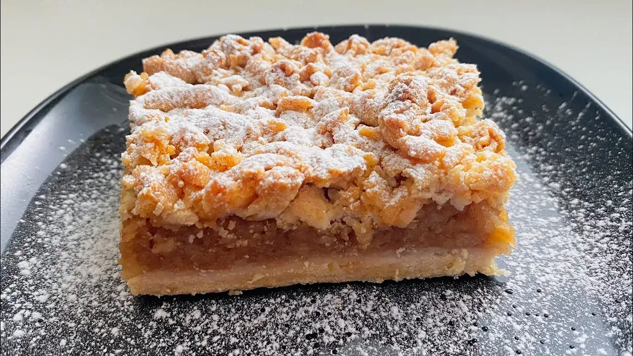 Szybki przepis na szarlotkę na kruchym cieście, którą pokochasz