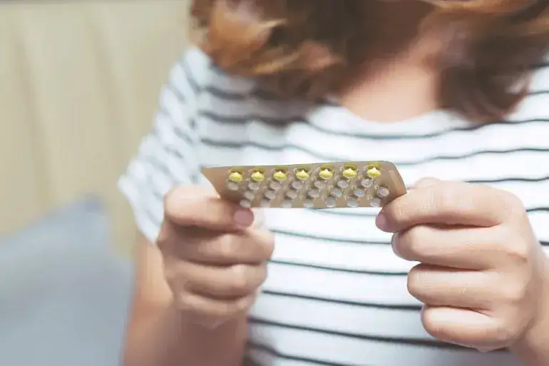 Czy po tabletkach antykoncepcyjnych rosną piersi? Prawda czy mit?
