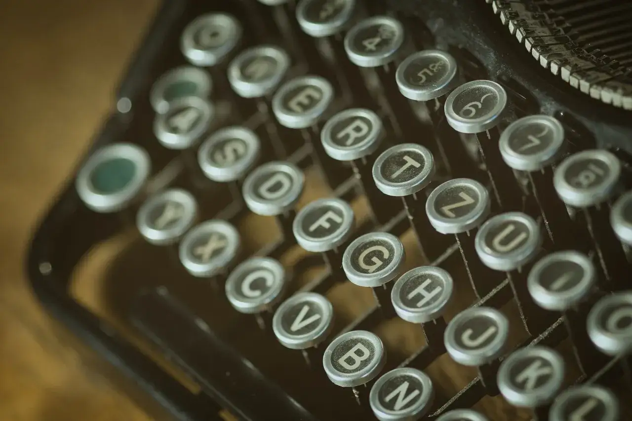 Jak napisać dużą literę na klawiaturze? Proste metody, które działają