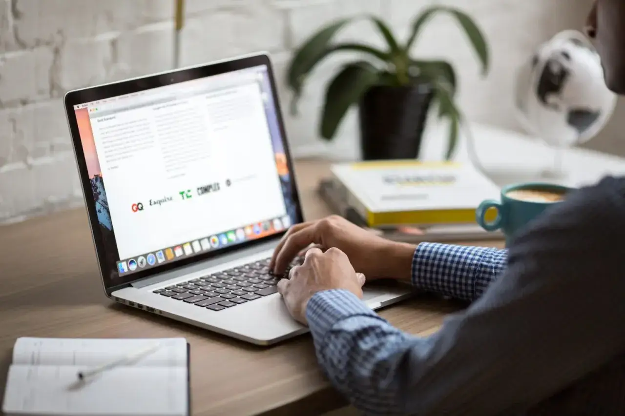 Porady księgowe online: Jak uzyskać fachową pomoc przez internet